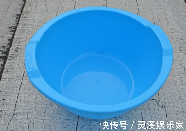 摩擦力|塑料盆易沾污渍难清洗教你4个妙招清洗塑料盆，顽固污渍轻松除