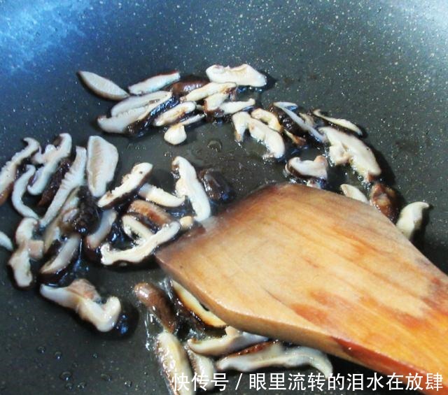 香菇炒土豆丝,家常快手小炒!