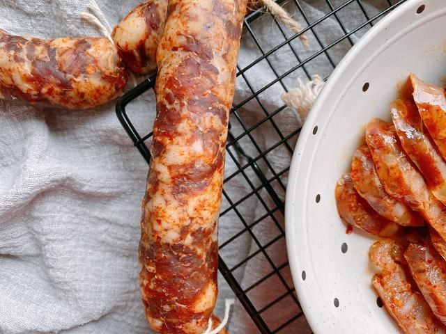  猪后腿肉|想吃川味香肠不用买了，配方和做法都告诉你，麻辣咸香，味道正宗