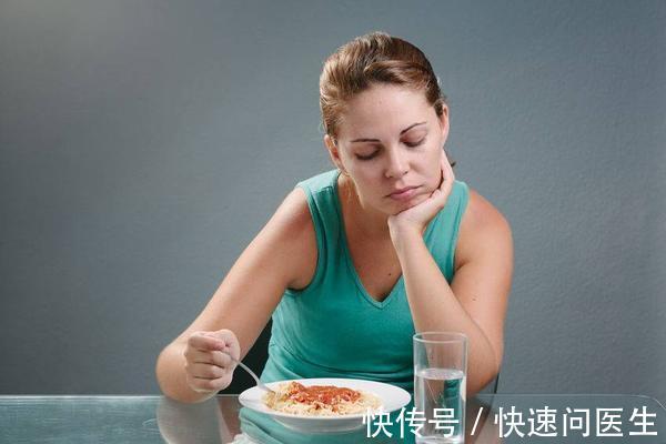 起床|肝不好的人，起床后出现4种异常，疲惫乏力，牙龈出血，你有感觉