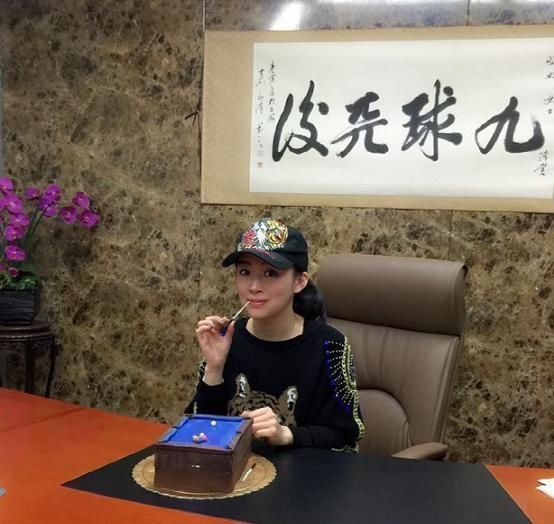 潘晓婷|带你看看潘晓婷的豪宅:家里只刷大白墙,装修却时尚又豪华