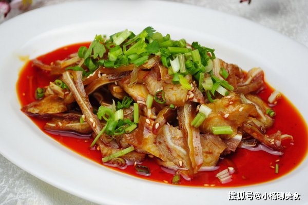 秘制卤猪耳强势来袭,焖出来的美味,又脆又有嚼劲,绝对解馋