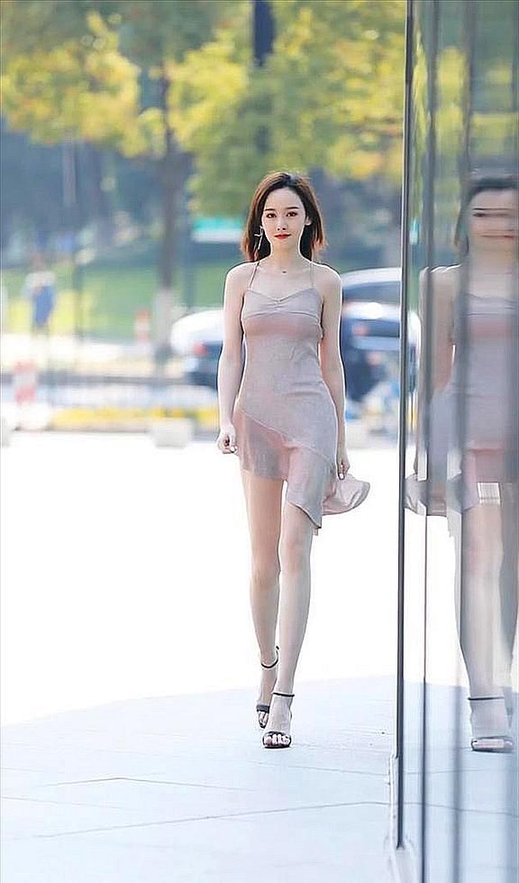 穿出|肉色长裙也能穿出优雅,这么穿搭,灵动飘逸美丽大方