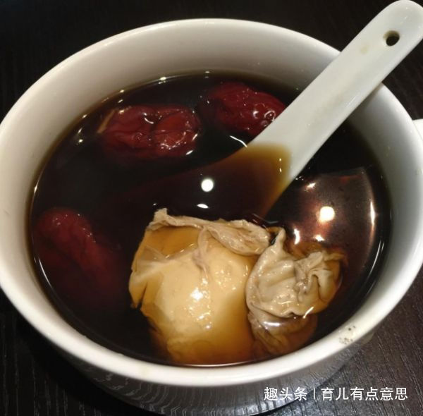 养胃|女人别亏待自己，多喝这碗汤，称穷人的阿胶，养胃补血，肌肤水灵