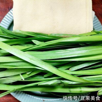 朋友一来就做韭菜炒豆皮，吃得皆大欢喜好回家