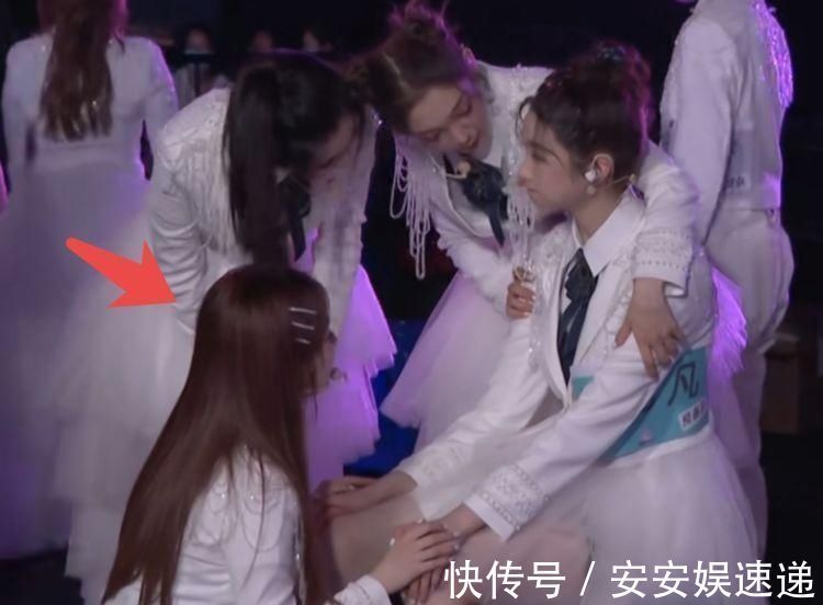 张艺凡总决赛被扛下舞台，受伤严重导致团舞取消，陈卓璇蹲地安慰