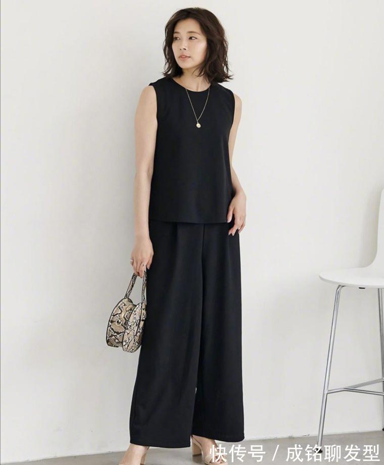 大地色|人手一件的“小背心”,这样搭配凉爽又时尚,轻松穿出成熟魅力