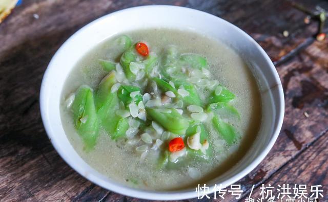 农家菜|舅舅一家来做客，妈妈做了8个农家菜招待，网友真富有