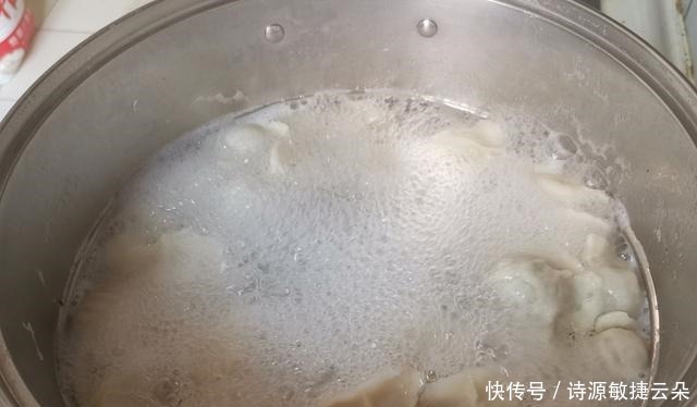 正月十五吃饺子还是这馅香,韭菜芹菜靠边站,出锅吃了30个,鲜香