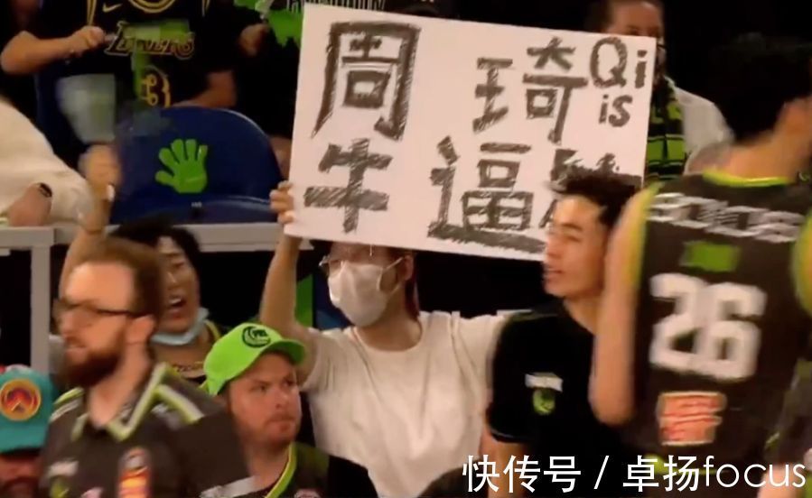 cbNBA的冷板凳和NBL的明星,周琦不要被追随者冲昏头脑!