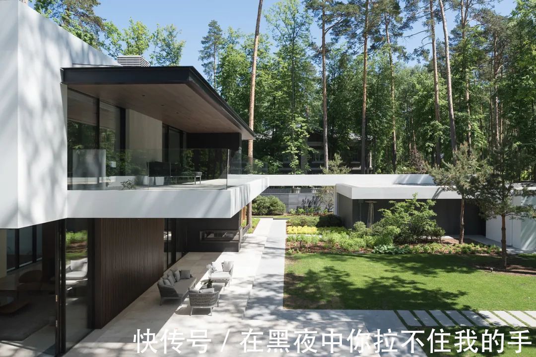 罗马柱|国外的别墅那么美,为什么农村人有地都不愿意建