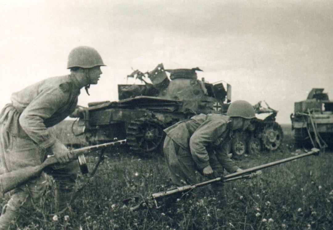 堪称|斯大林下令死守,损失70万苏军,堪称二战东线战场最惨烈一役