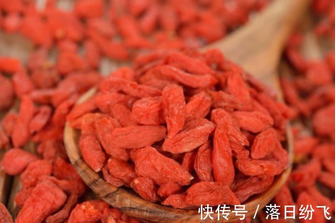 气色|枸杞加点它,排出湿气,气色一天比一天好,肝脏也会感谢你