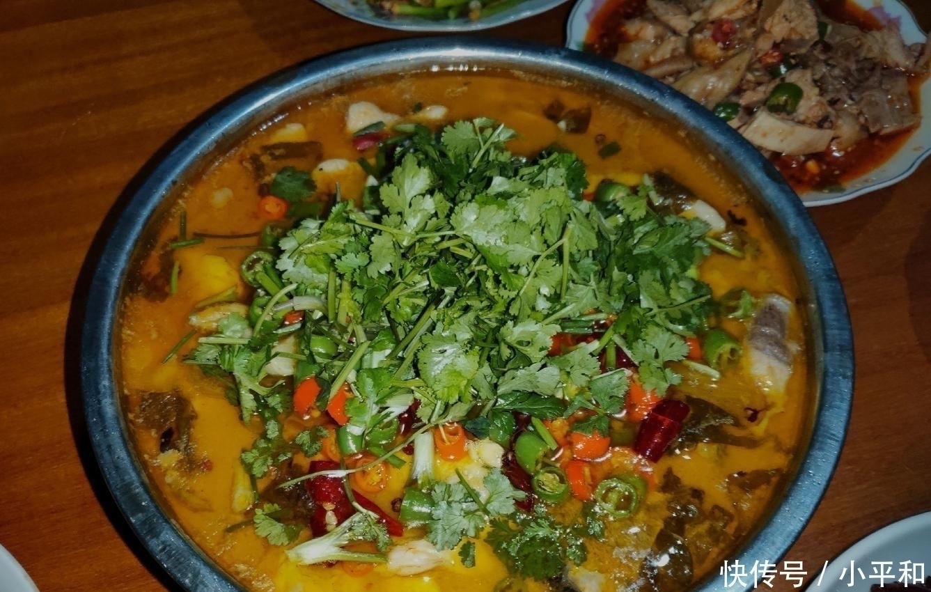 西芹拌腐竹|初五亲戚来拜年，做了满满的三大桌菜，吃出家的味道，客人都说好