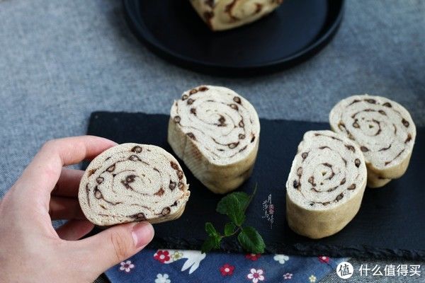 红豆别做豆沙了，加点面粉一卷一蒸，1周早餐搞定，好吃省事儿