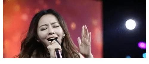 冯珂|有一次,张靓颖去重庆开演唱会,“地头蛇”文强大哥请她吃饭