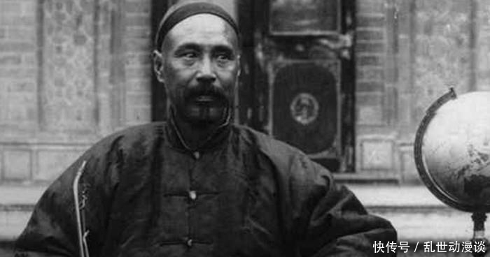 穿着|清末老照片:图一是清朝的乡绅大户,图二是穿着白衬衫的末代皇帝