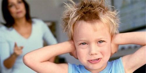 行为|孩子有4种行为必须要打，家长绝不能手软，都是为了孩子好