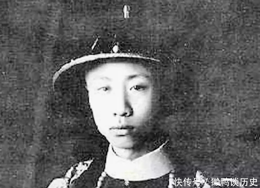 法庭|晚清最后一位皇帝溥仪老照片在法庭上被训话,带妻子游故宫