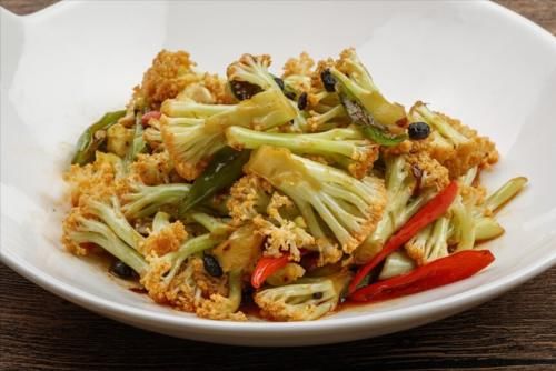 入味|炒花菜，过油还是焯水？都错了，教你一招，花菜香香脆脆很入味