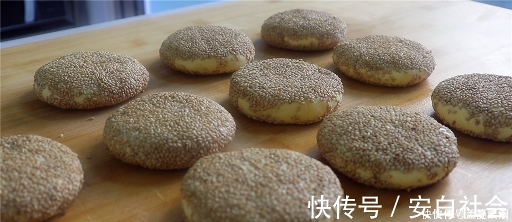 糯米粉换个做法真好吃,外酥里软不粘牙,比油炸糕还简单