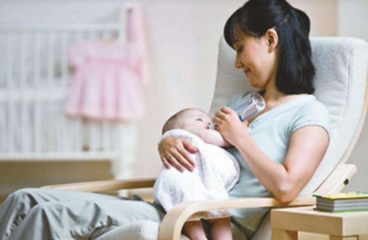 恩恩|“宁愿给孩子喝奶粉”闺蜜送来20袋母乳,宝妈笑着收下却转手扔掉