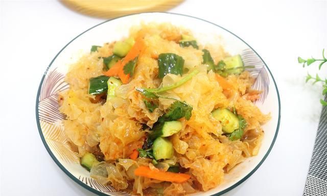 这一食材别总炖汤了,换种简单吃法,入味又开胃,现在吃正合适