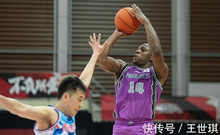 北控男篮|北控男篮新外援就位!曝传奇老将携手马布里,目标冲击季后赛八强