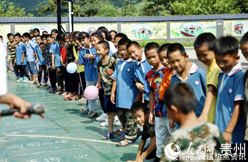 南明小学|贵州：温情支教“大歹娃”喜笑颜开