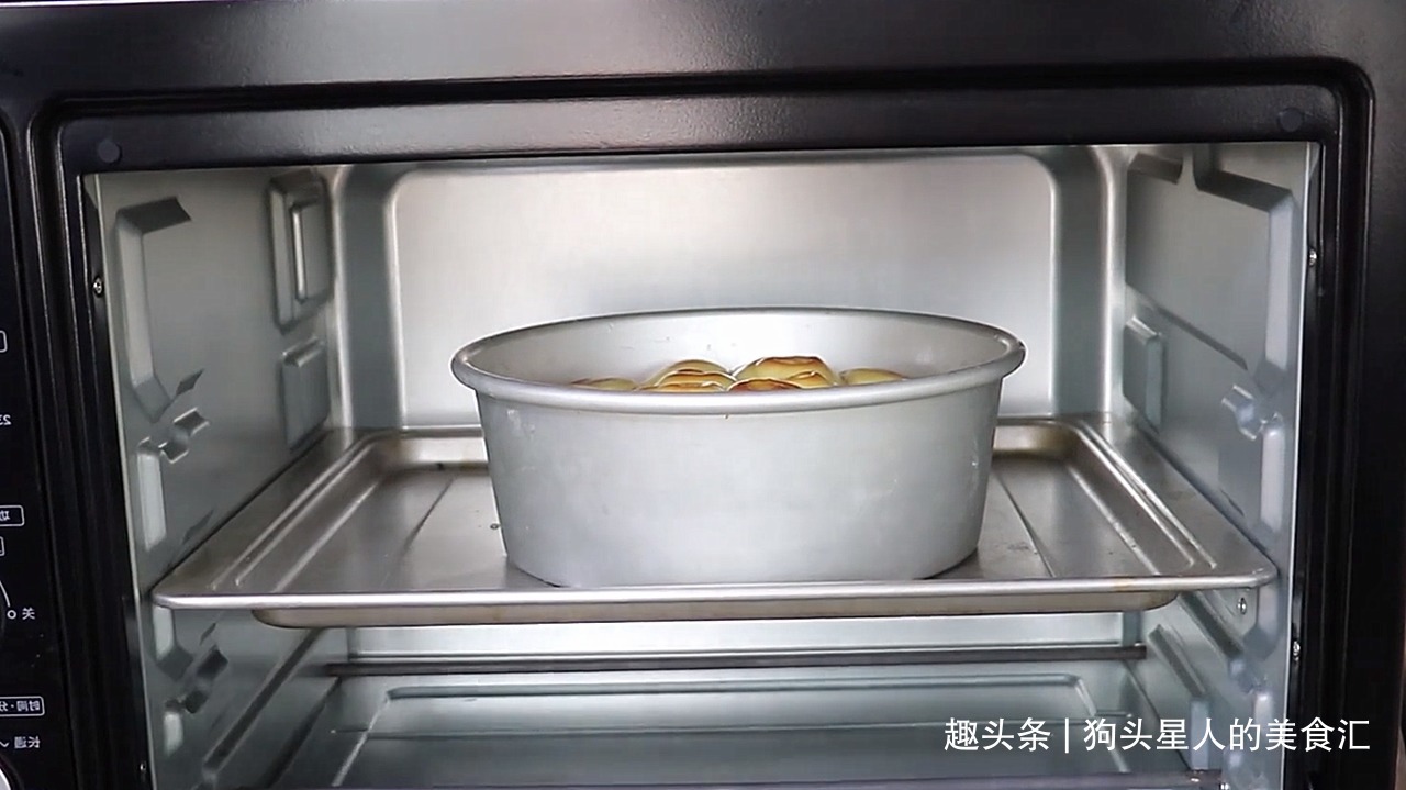 想吃面包不用出去买了，教你在家做，金黄酥脆会拉丝，柔软香甜