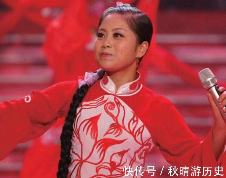 她為獲得《星光大道》冠軍傾家蕩產(chǎn),卻被淘汰,一怒之下曝光內(nèi)幕