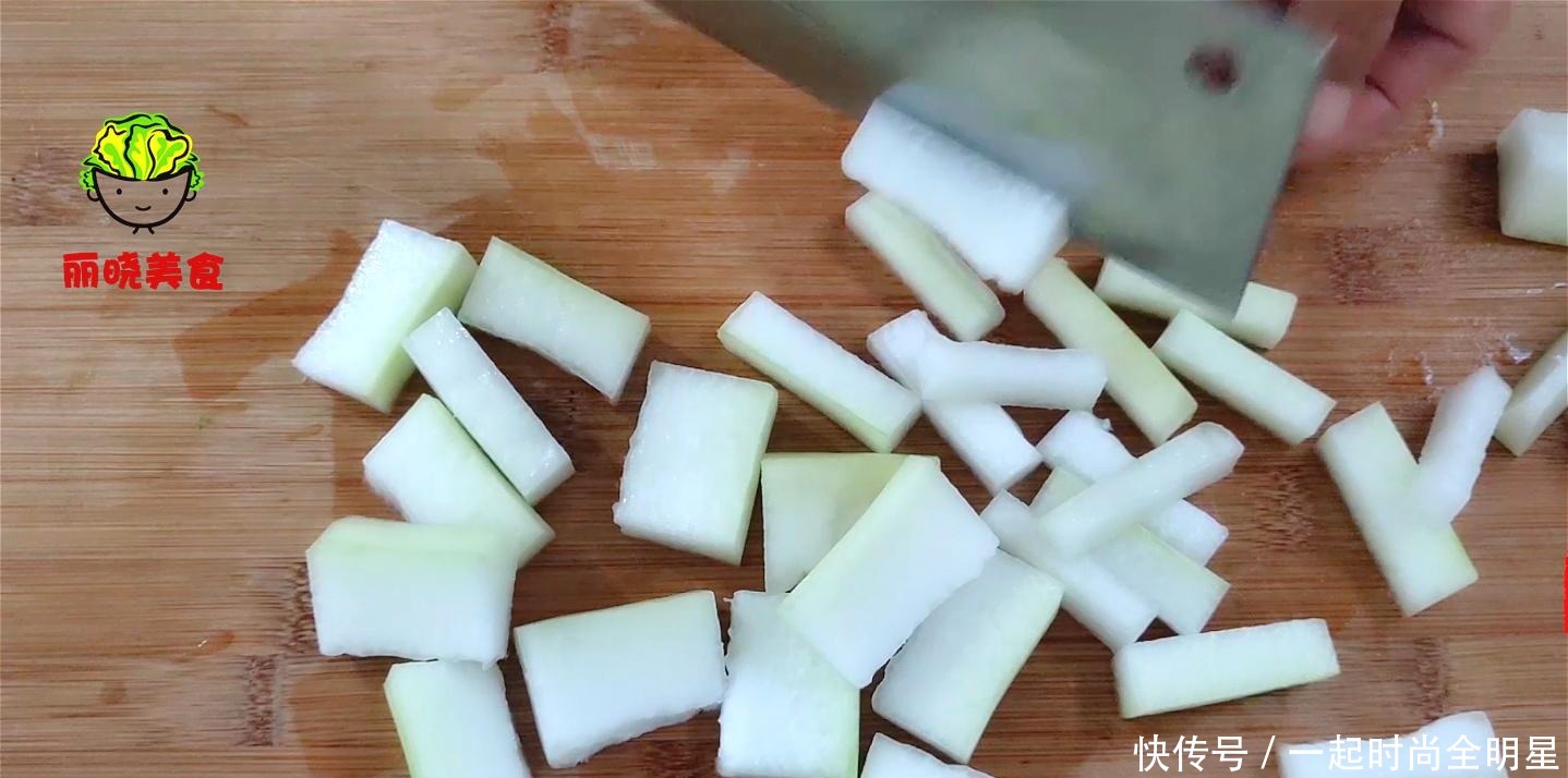 将冬瓜|入秋后要多吃冬瓜,教你个特色做法,赛过大鱼大肉,出锅都抢着吃