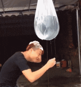 |搞笑GIF段子:裙子不错,恰到好处