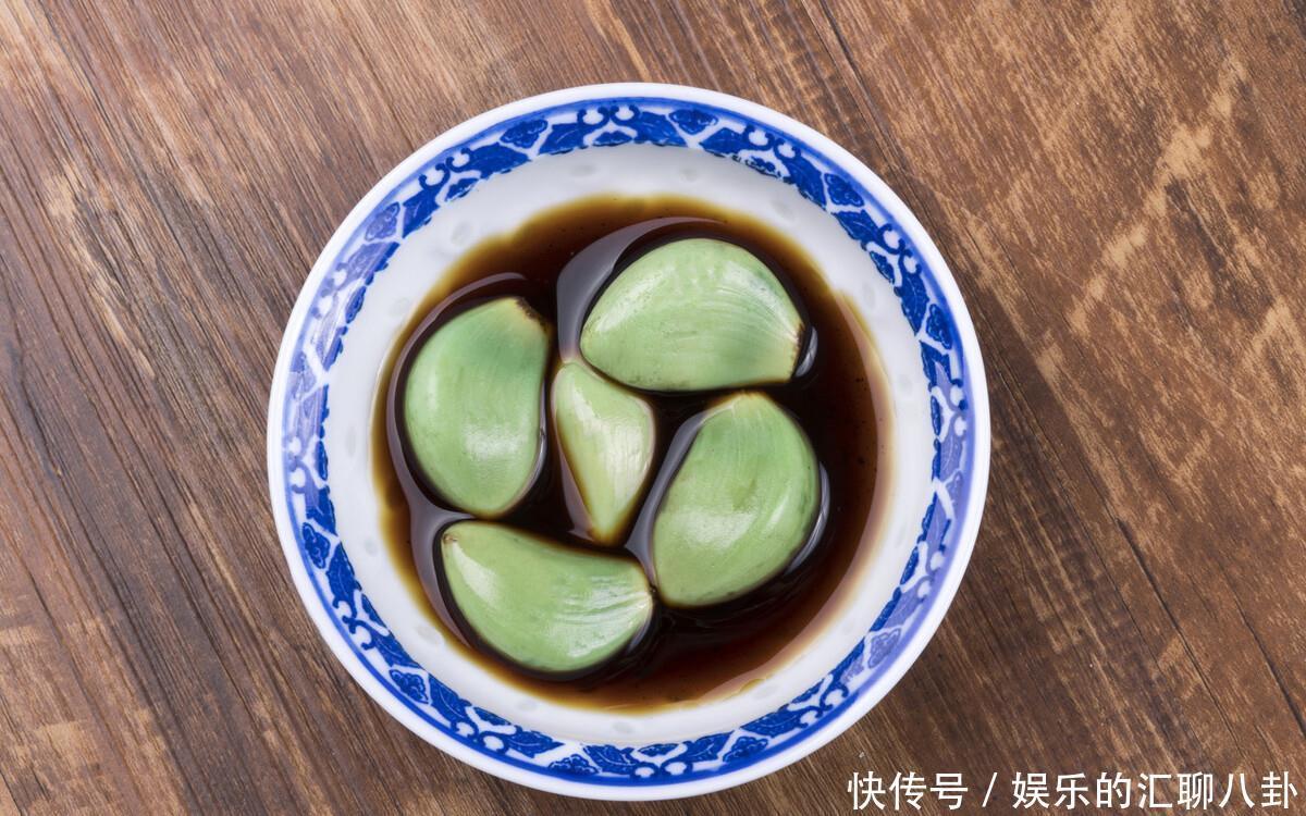 保存大蒜别再直接放冰箱，教你一个土方法，放久了照样新鲜不发芽