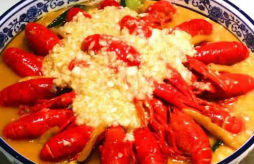  回锅|美食优选：回锅排骨五花肉，蒜蓉小龙虾，红烧鸡腿，蒜香焗大虾的做法