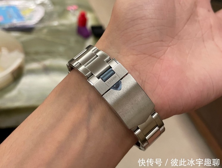 帝舵|两三万价位没有更好的选择,解毒帝舵碧湾1958海军蓝潜水表