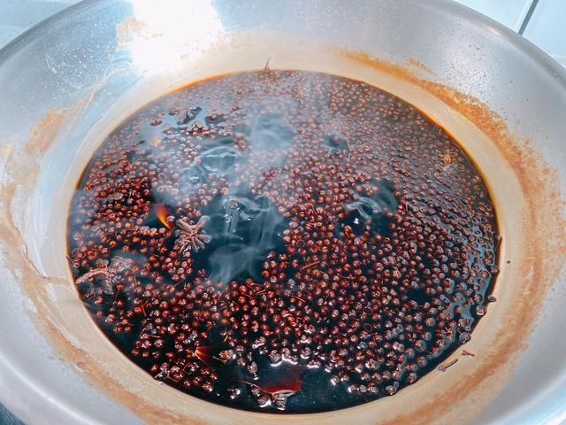 几十年的酱油肉配方,4个技巧,咸度适中,色泽红亮比腊肉更好吃