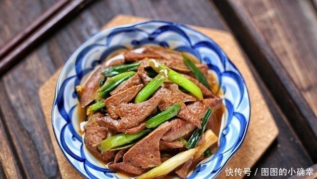 美食推荐:尖椒溜肥肠,蒜蒸鸡翅,干锅花菜,蒜炒猪脾