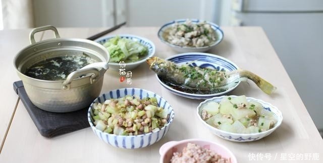 实在|80后爸爸晒晚餐,朋友圈火了,5菜1汤,网友比送鲜花实在多了