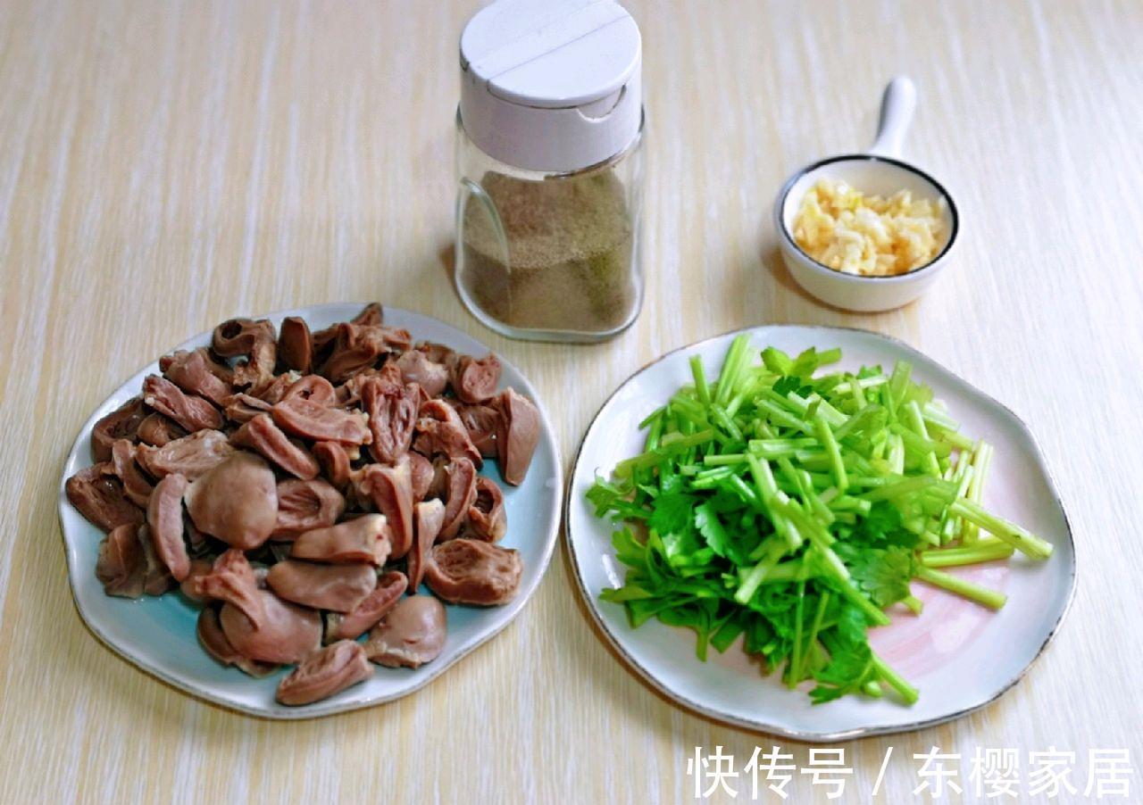 搭配|芹菜和鸭心搭配,简单炒一炒,就是一道好吃的下饭菜