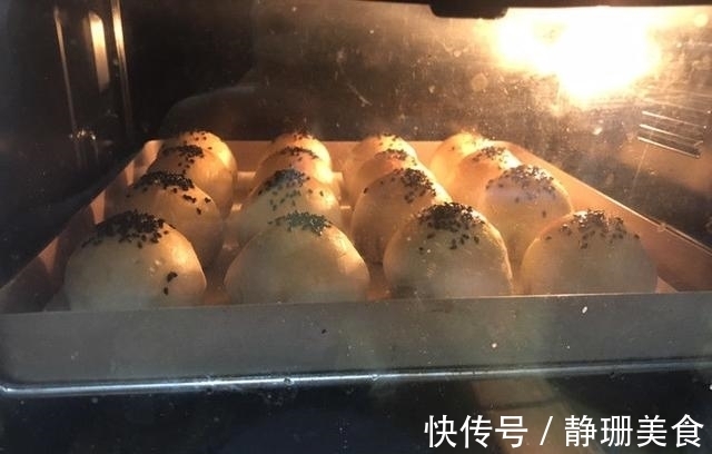 经典糕点蛋黄酥做法,7步就可上烤箱,外酥内软好吃不用花钱买