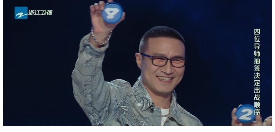 助教|《好声音》导师们个个成熟稳重,助教们却一个个穿成秀场