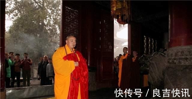 刘应成@释永信的一件袈裟有多奢华?用金丝缝制,光一个配钩就5万