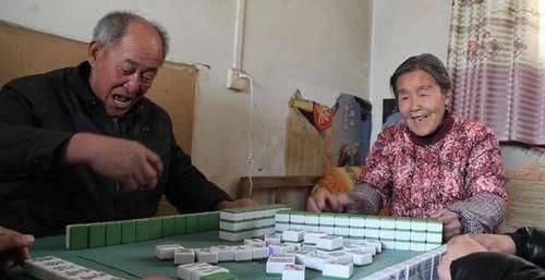 饭后有3个“行为”的人,十有八九寿命不长,若你也有,尽早改正