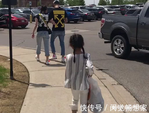 秀恩爱|“秀恩爱夫妻”带娃出门火了,萌娃拎着包大概只是个意外!
