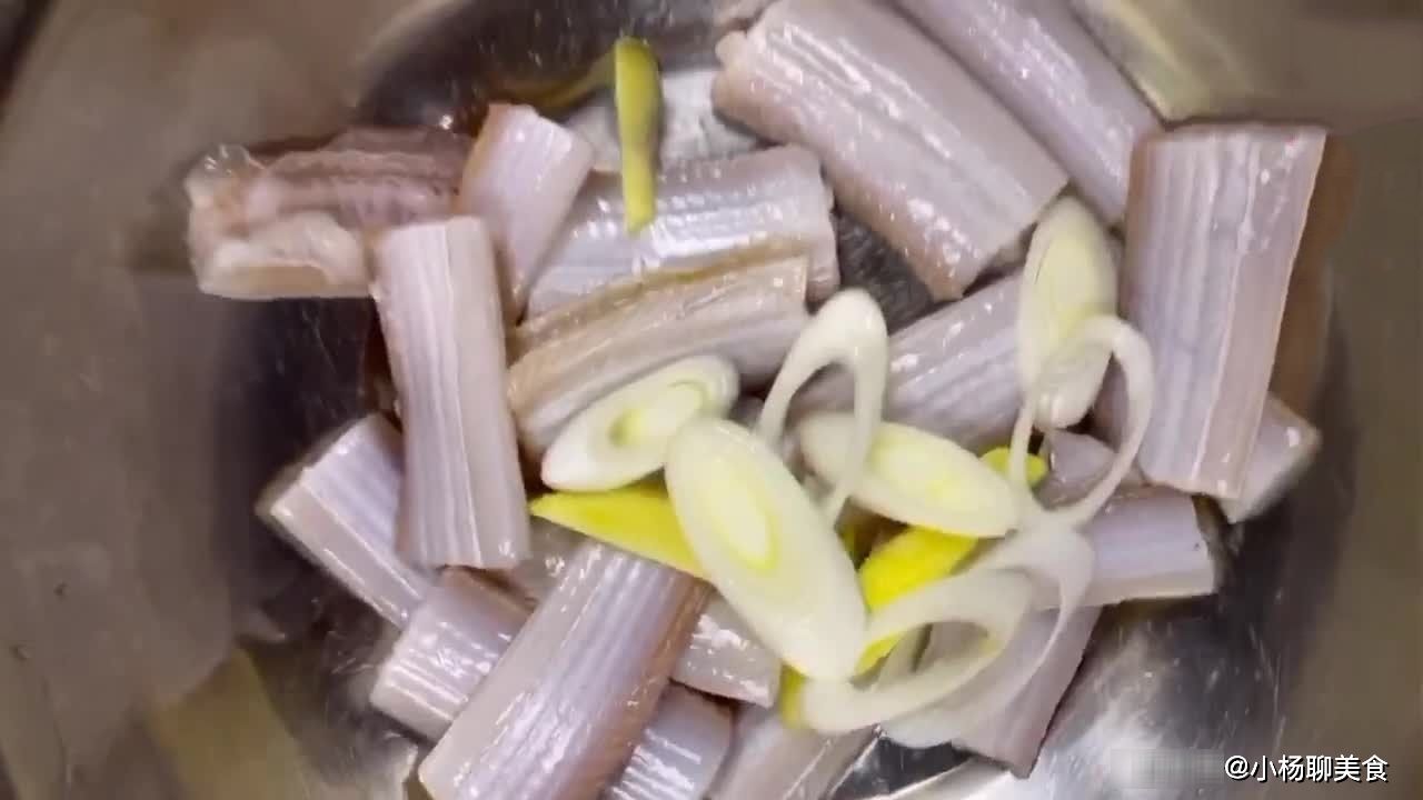 煎带鱼不粘锅不碎的小技巧,全程讲解详细,担保外形美观酥脆诱人