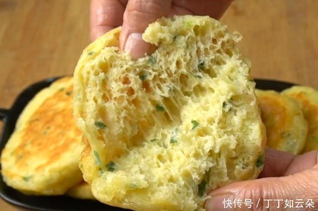 天冷我家常吃这早餐饼,全程手不沾面,蓬松暄软像面包,孩子爱吃