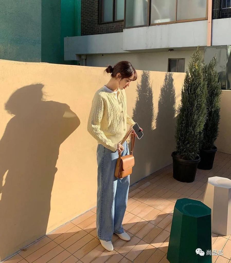 配色对了 毛衣才能穿得出彩