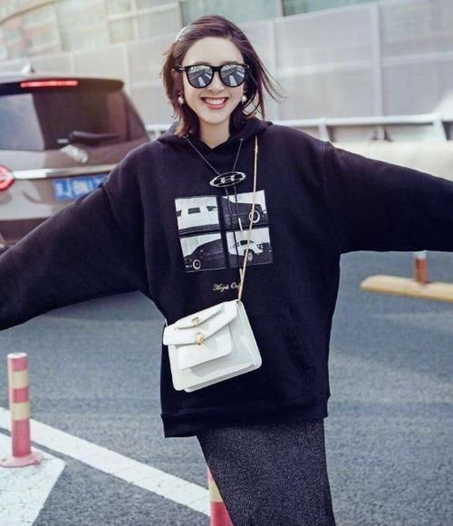 唐艺昕|女生脸上有这4个特征,常被称为精致脸,很容易招惹异性!