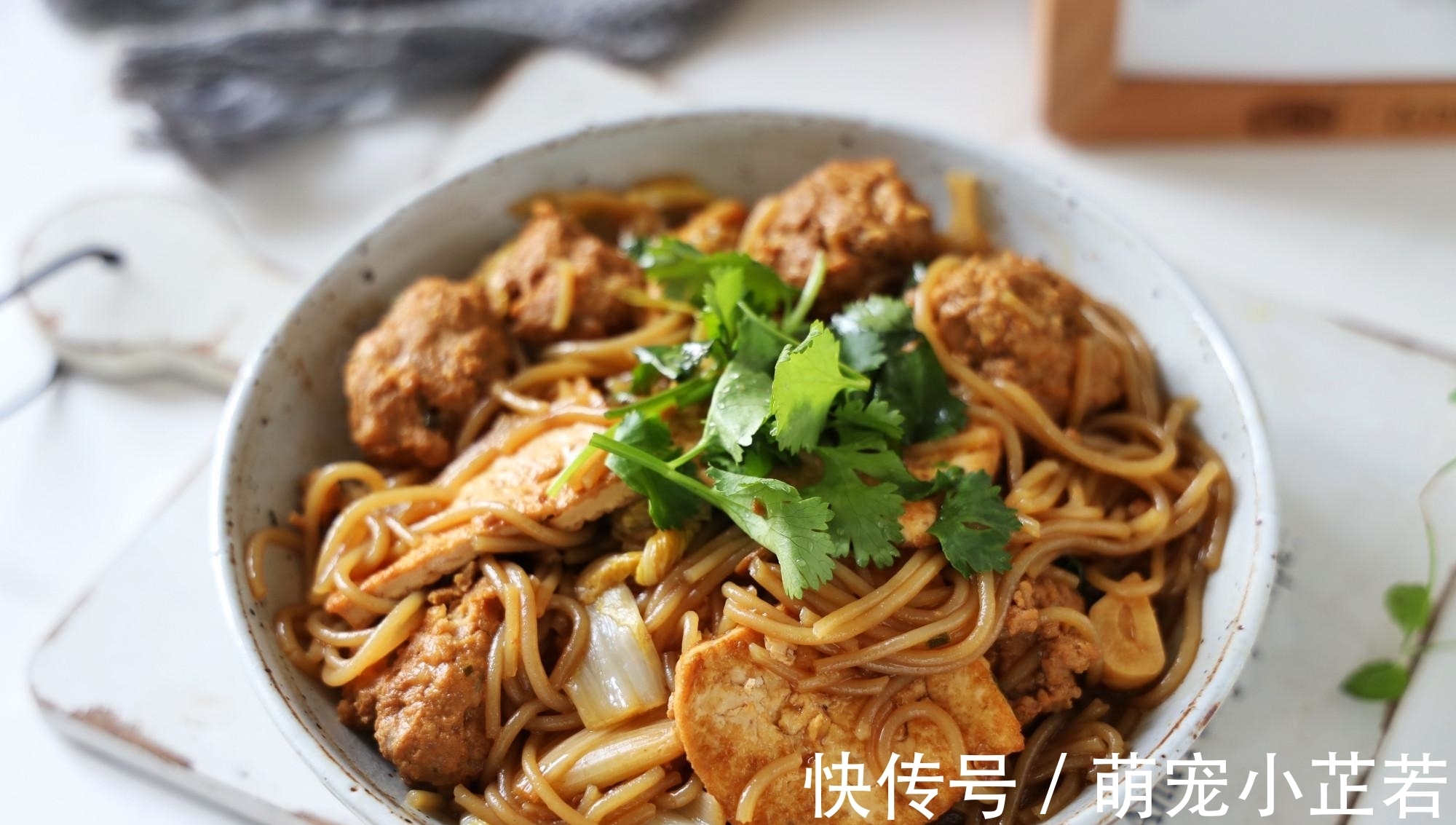 天冷了就爱这一锅炖菜，汤汁多好下饭，营养丰富，吃着全身暖和！